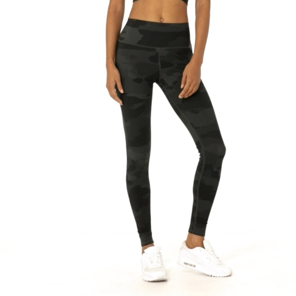 ALO Yoga High-Waist Vapor Legging - Black Camo